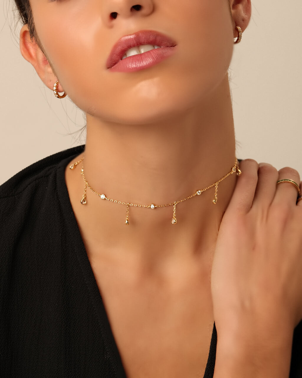 Dainty Choker Necklace with Drops