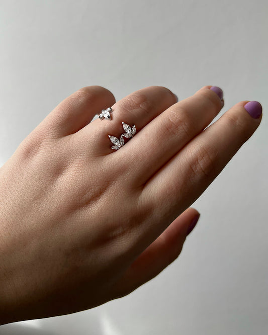 Fleur-de-lis adjustable ring