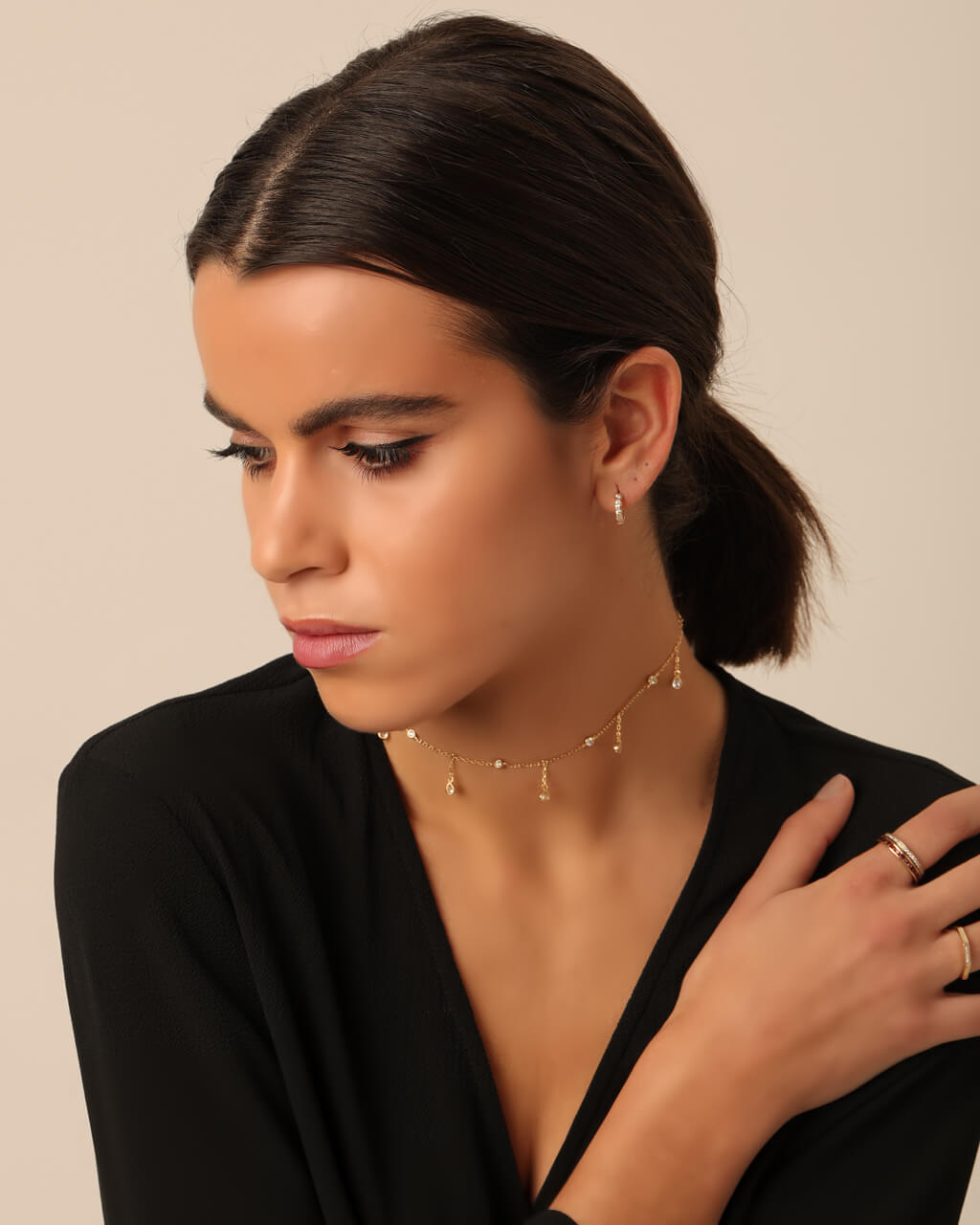 Dainty Choker Necklace with Drops