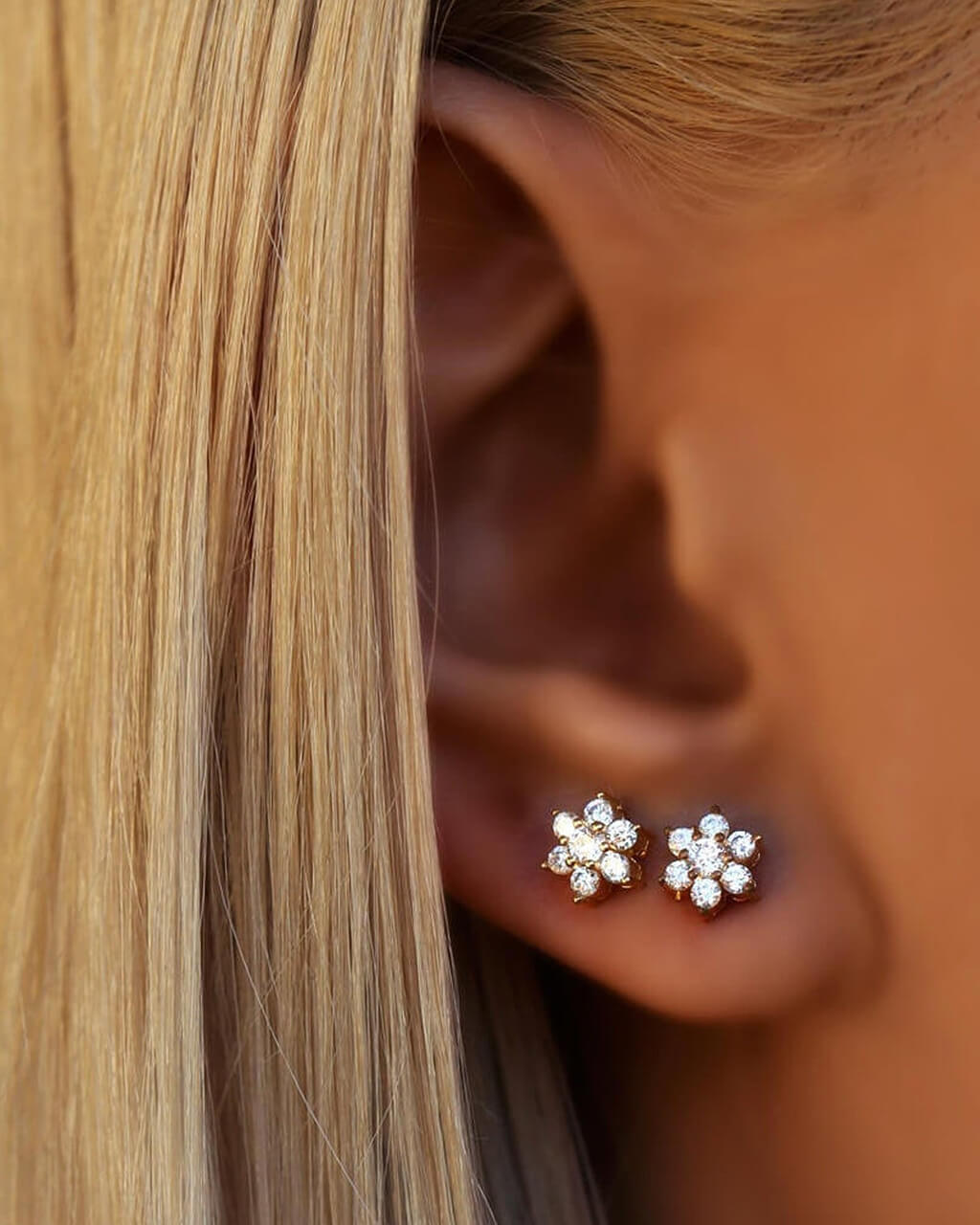 round flower studs