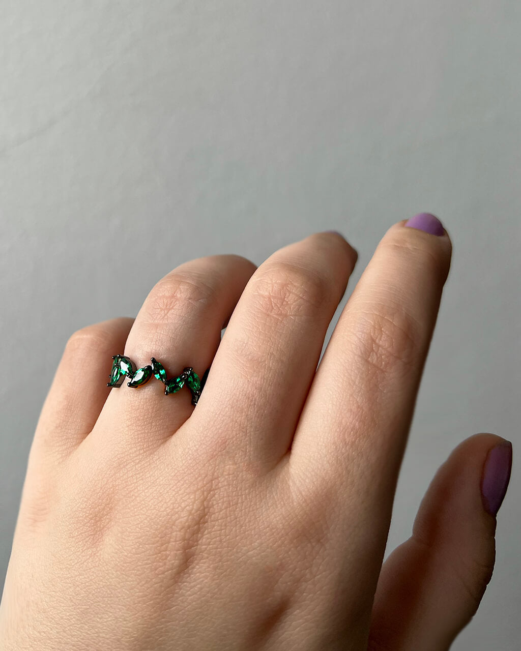 Emerald leaves ring