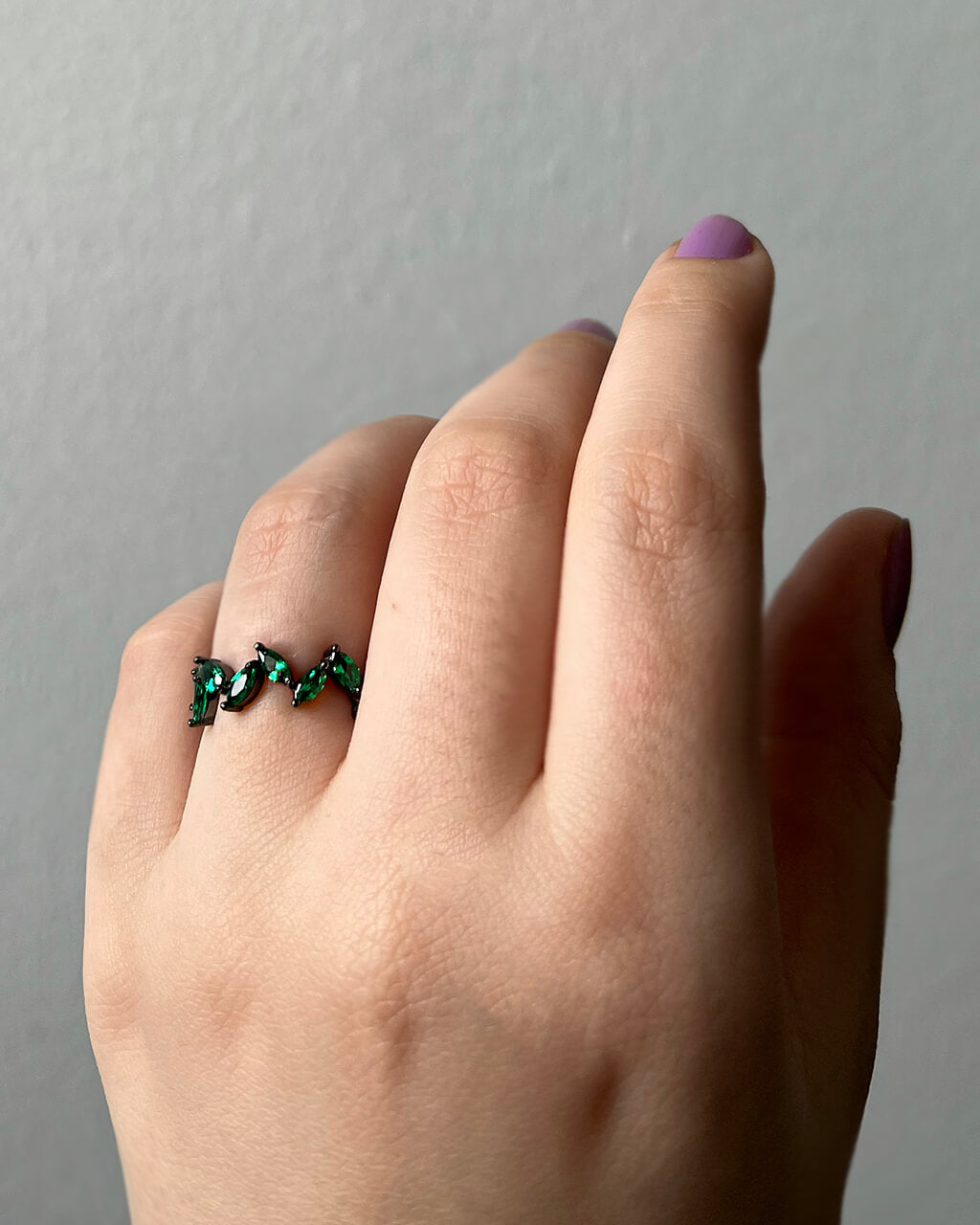 Emerald leaves ring