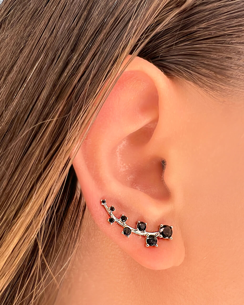 black earrings, ear climber, orecchini rampicanti, orecchini neri donna