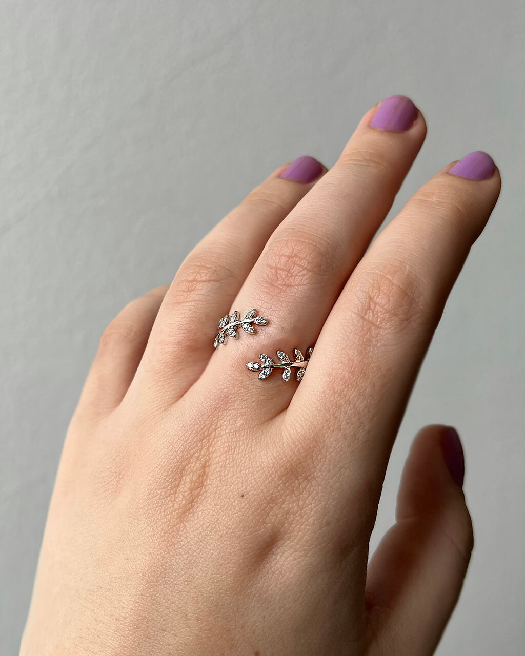 Leaves adjustable ring