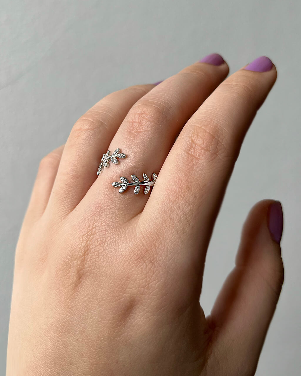 Leaves adjustable ring